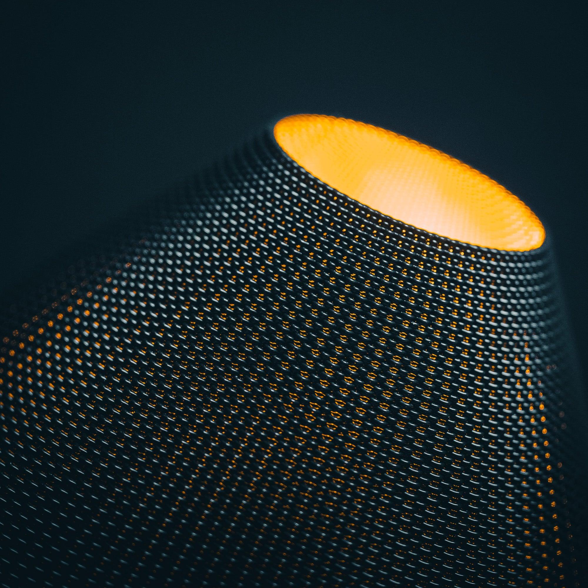 Lampe en bois Tilt - Intrigante et originale