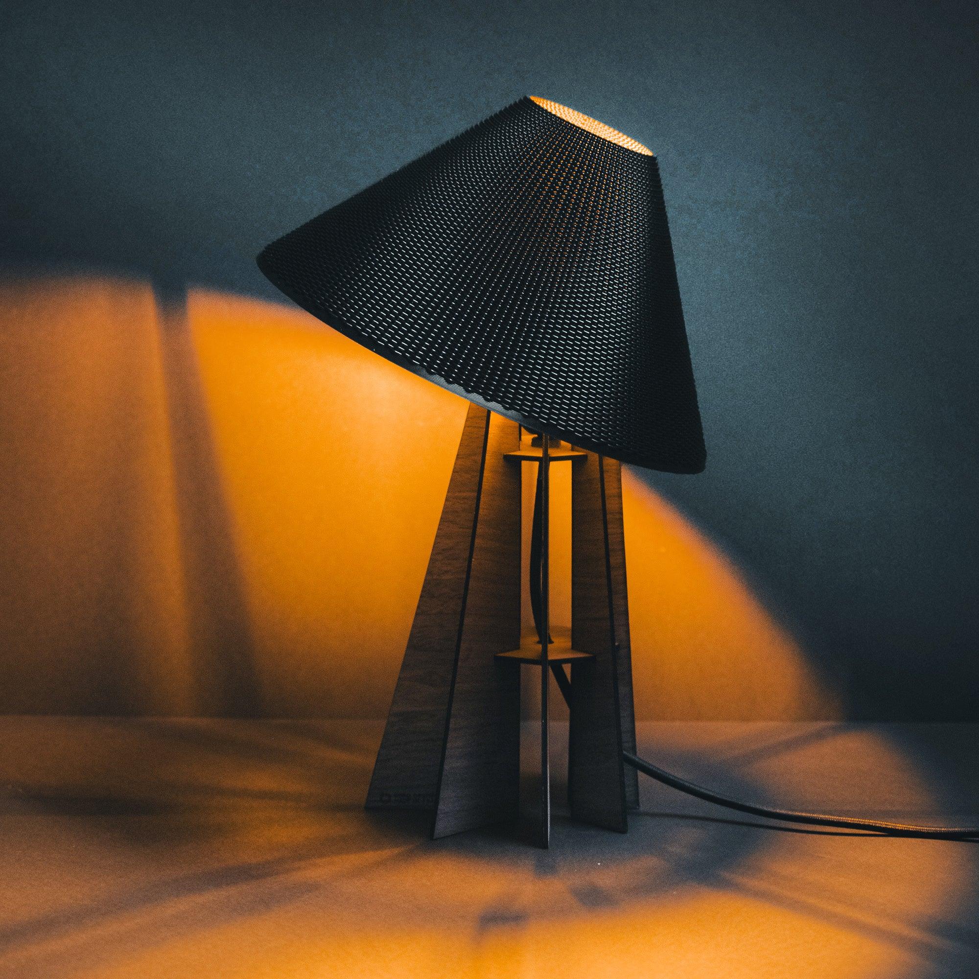 Lampe en bois Tilt - Intrigante et originale