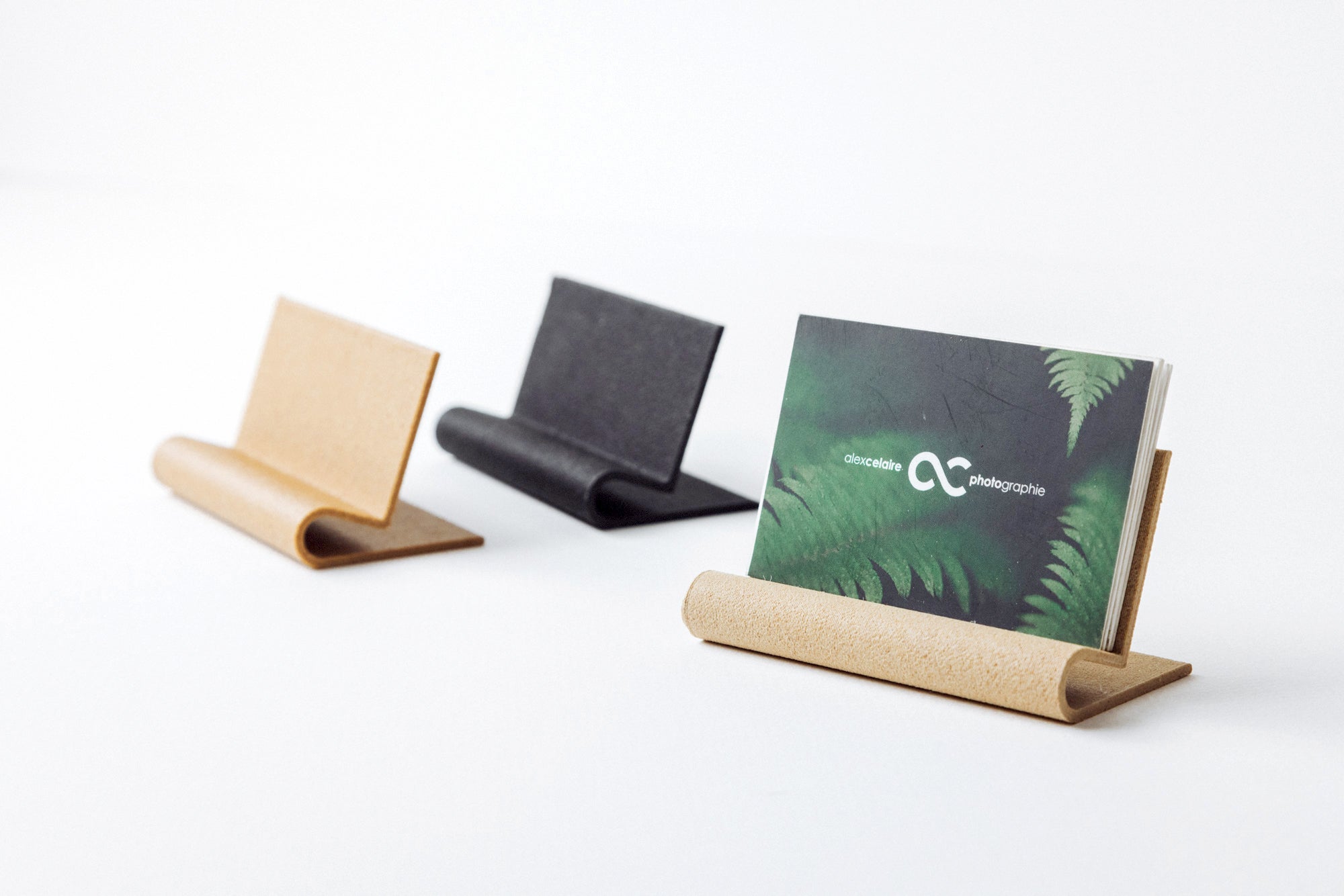 Business card holder - Levitate