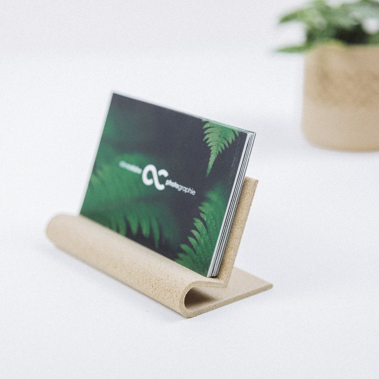 Business card holder - Levitate