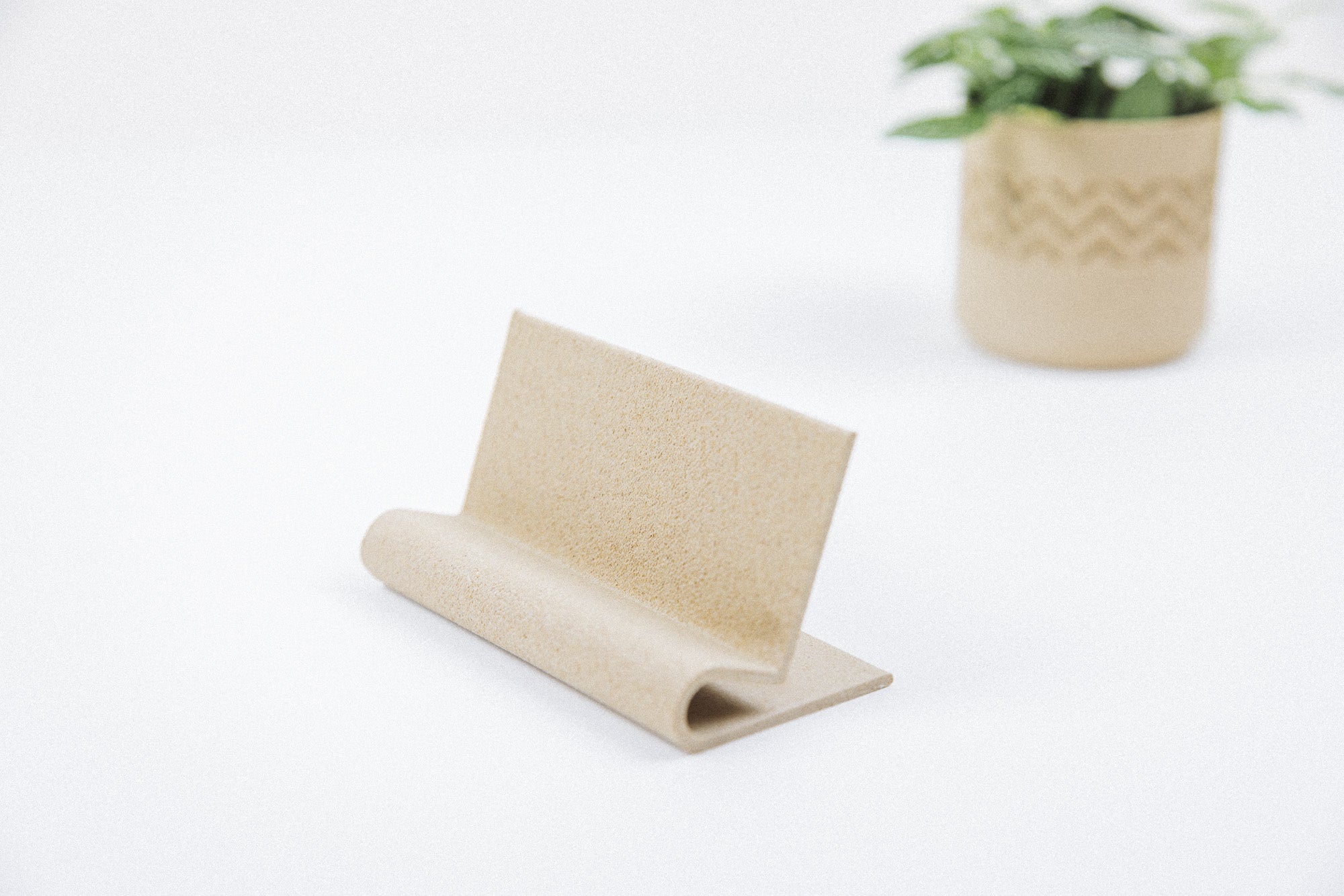 Business card holder - Levitate