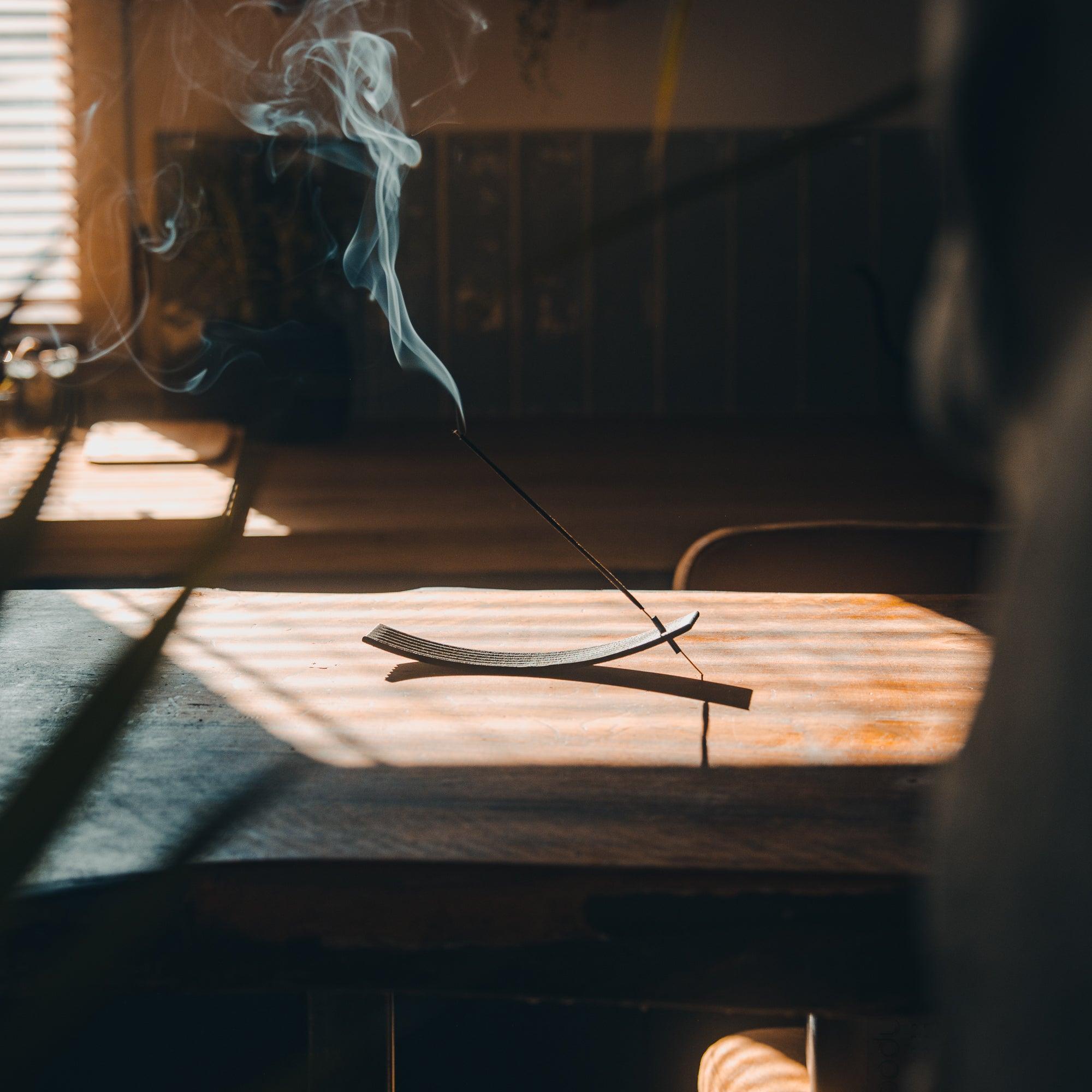Porte-encens - A base de bois avec insert en métal - Balance