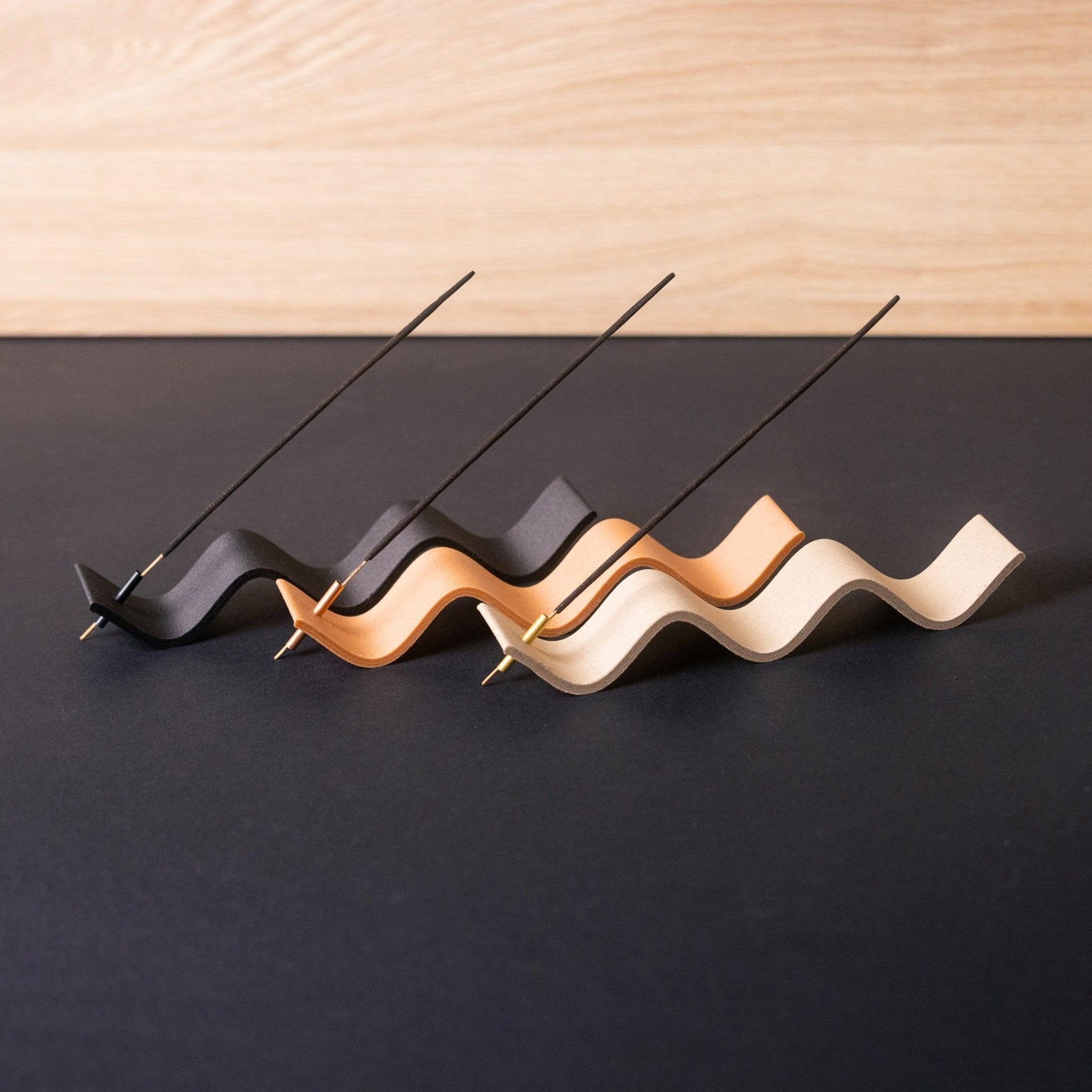 Porte - encens - A base de bois avec insert en métal - Curly - Copo Design